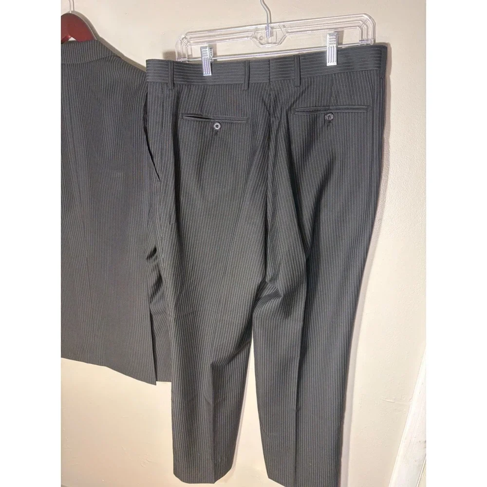 Carlo Lusso Mens Charcoal Grey Pinstripe 2 Button Suit Set Size 40S Blazer Pant